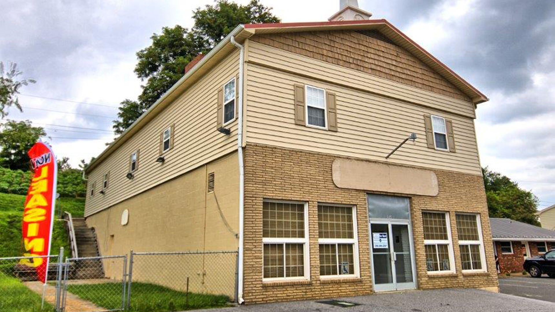 513 E Main St